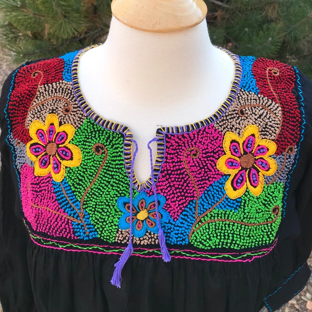 Mexican Hand Embroidered Blouse Bohemian style - Picture 2 of 4